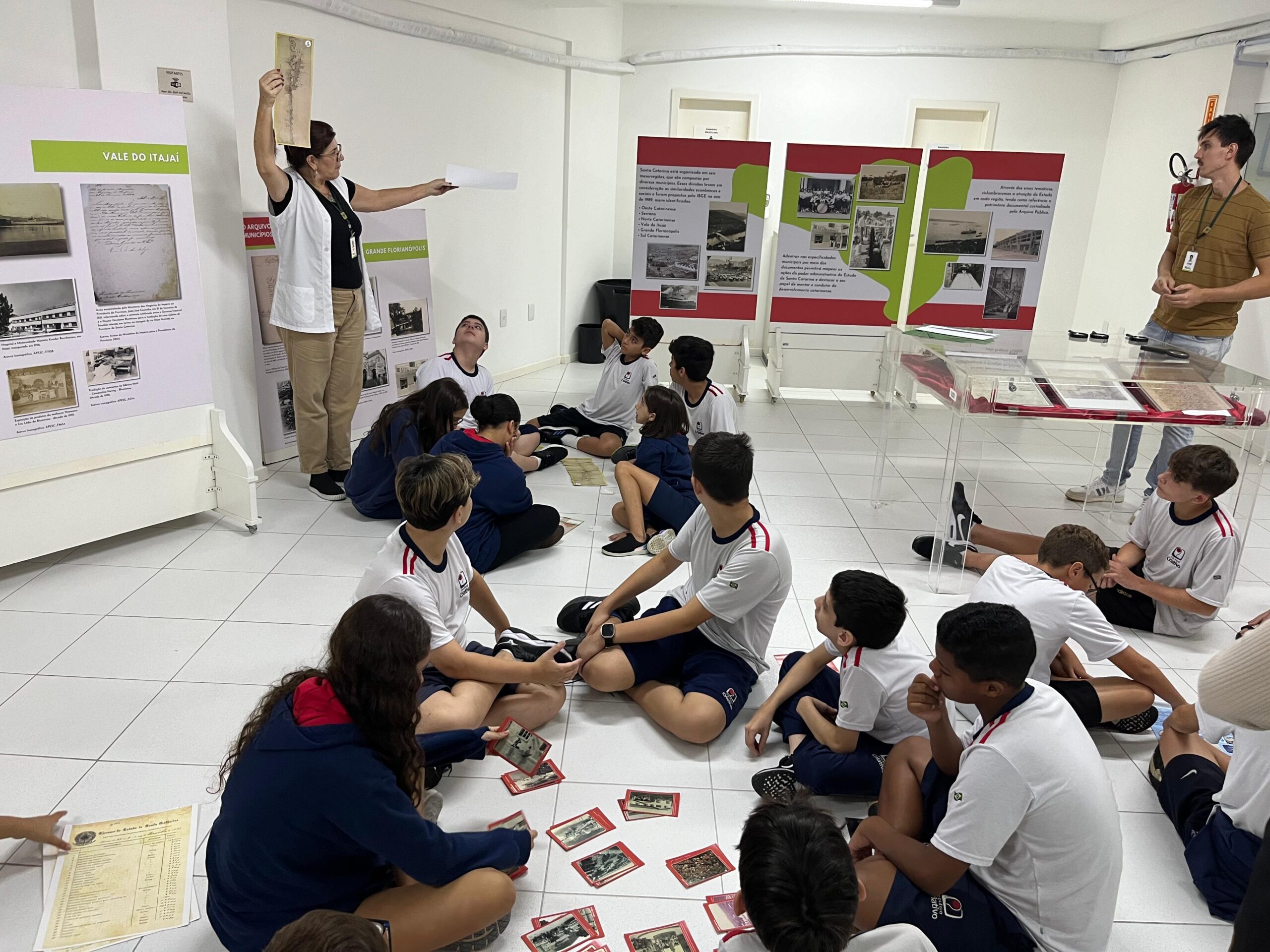 Arquivo Público do Estado realiza atividade educativa sobre a história de Santa Catarina com 120 estudantes