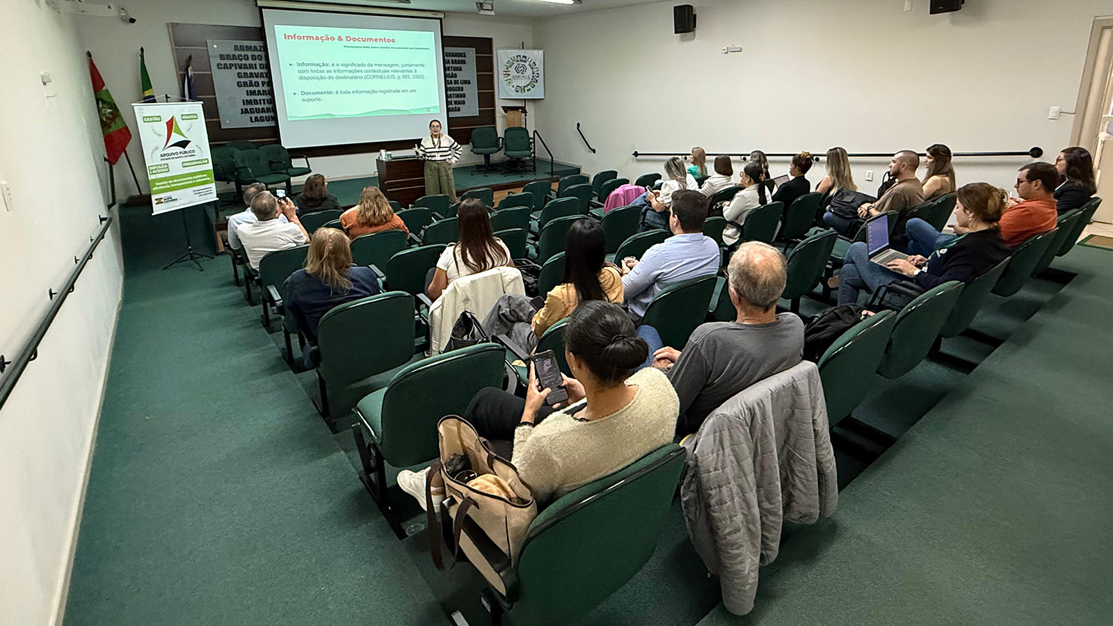 Secretaria de Estado da Administração fortalece aproximação com municípios por meio de capacitação na AMUREL