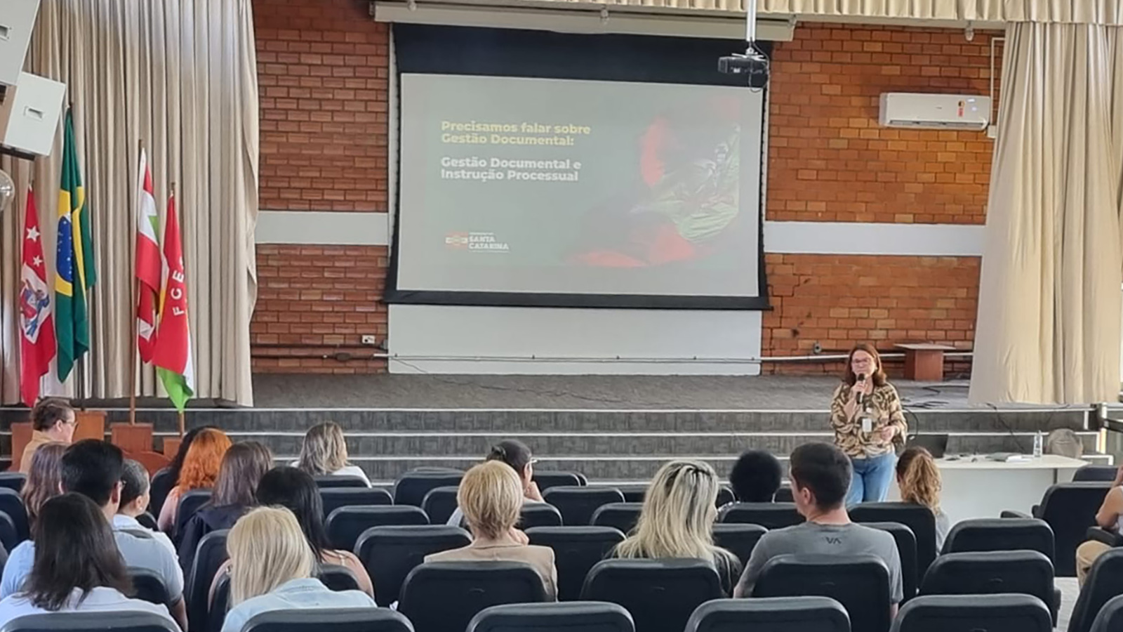 Diretoria do Arquivo Público da SEA promove palestra sobre Gestão Documental e Instrução Processual na FCEE